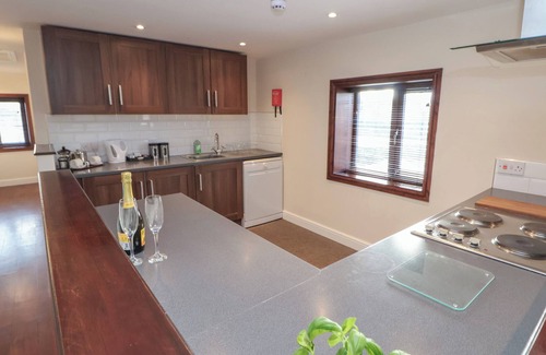 Nantwich Cabaña | QUAYSIDE APARTMENT, pet friendly in Nantwich