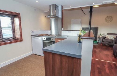 Nantwich Cabaña | QUAYSIDE APARTMENT, pet friendly in Nantwich