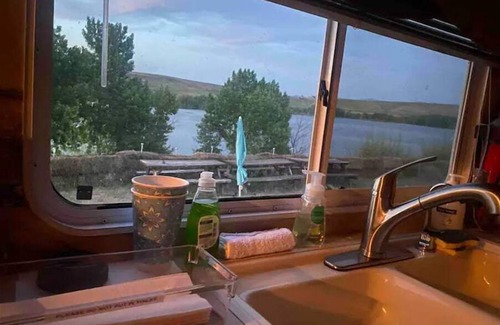 Swanlake Casa | Queen and twin bed Trailer with Kayaks on private beach, Hammocks, tiki torches