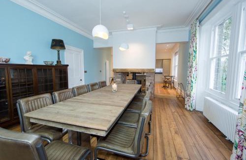 High Peak Casa | Queen Ann's Close