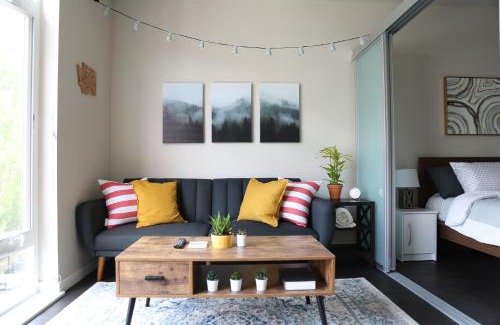 Lower Queen Anne Apartamento | Queen Anne Abode - 1 Block from CPA! - Free Parking!