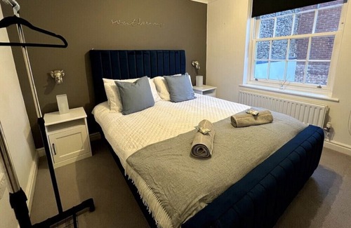 Abingdon Casa | Queen Anne Court By Prescott Apartments