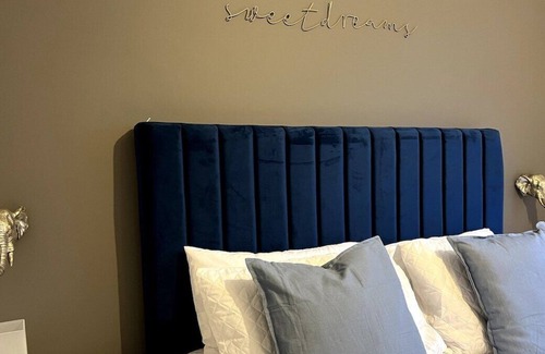 Abingdon Casa | Queen Anne Court By Prescott Apartments