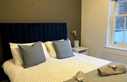 Abingdon Casa | Queen Anne Court By Prescott Apartments