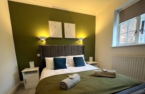 Abingdon Casa | Queen Anne Court By Prescott Apartments