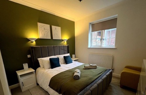 Abingdon Casa | Queen Anne Court By Prescott Apartments