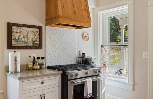 Bolivar Casa | Queen Anne Gem in Historic Harpers Ferry!