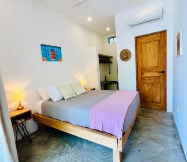 San Francisco Apartamento | Queen Bed, Full Kitchen, Air Conditioning, Pool, Fast Wifi - Mar at Casa Calavera
