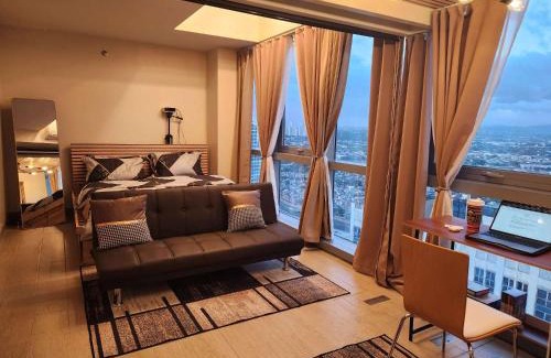 Bagumbayan Apartamento | Queen Bed, Sauna, Gym & Captivating Views