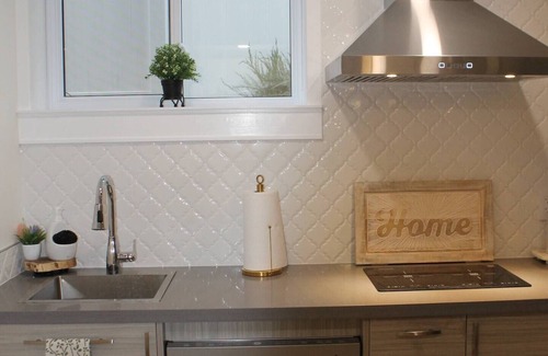 Barrie Apartamento | Queen Bed Suite- Private Entrance