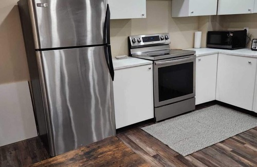 East Credit Casa | Queen Bedroom Apartment Mississauga Toronto