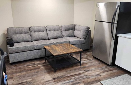 East Credit Casa | Queen Bedroom Apartment Mississauga Toronto