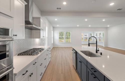 West Ashley Casa | Queen Bedroom with En Suite-Shared 4BR House