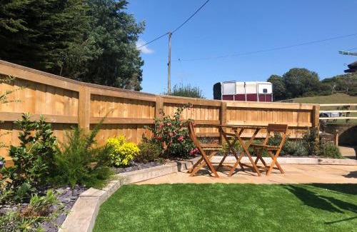Sandown Casa | Queen Bower Farm Lodge