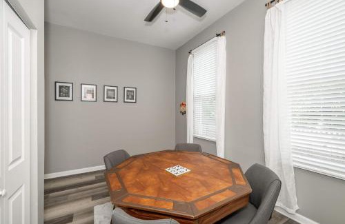 Roselawn Finance Casa | Queen City Grand House