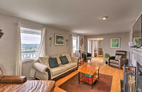 East Walnut HIlls Casa | Queen City Home with Ohio River View - 3 Mi to Dtwn!