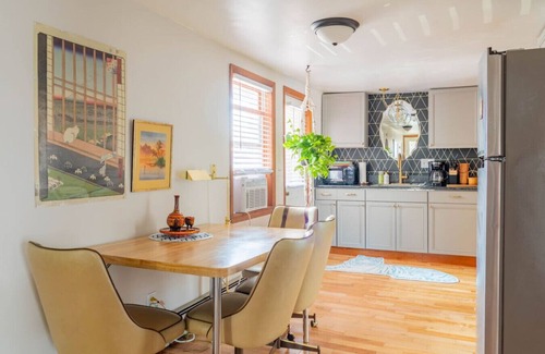 South End Apartamento | Queen City Lakeside Apartment
