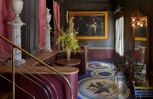 Mount Vernon Casa | Queen Comfort at Ulysses Hotel: Charming Decor & Steps from Cultural Gems
