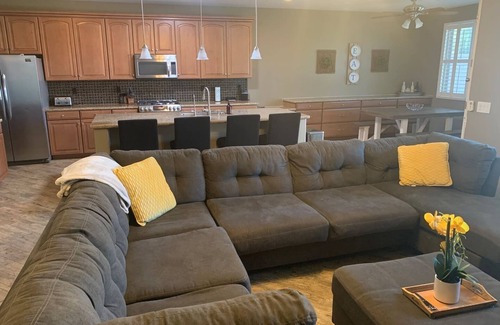 San Tan Heights Casa | Queen Creek Oasis - 4bed, 3bath w/ Heated POOL :-),