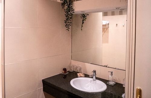 Saint-Julien Otro | Queen-De Lujo-Baño Privado-Vineyard view-chambre grise