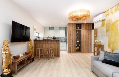 Zwierzyniec Apartamento | Queen Deluxe Suite - Stylish comfort & space for a relaxed start