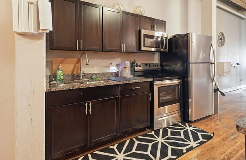 Detroit Apartamento | Queen G Investments 1 Bedroom Apts by RedAwning