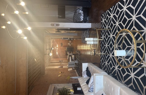 Detroit Apartamento | Queen G Investments 1 Bedroom Apts by RedAwning
