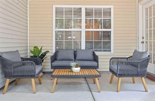 Charleston Casa | Queen Kelsey - mins from Credit One - pet friendly