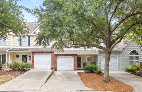 Charleston Casa | Queen Kelsey - mins from Credit One - pet friendly