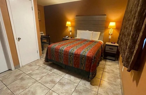 Victorville Casa | Queen Non Smoking at New Corral Motel