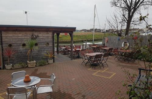 Queenborough Cama Y Desayuno | Queen Phillippa