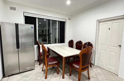 Hurlstone Park Casa | Queen Room in Hurlstone Park - CS1