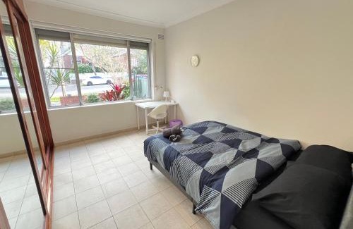 Hurlstone Park Casa | Queen Room in Hurlstone Park - CS1