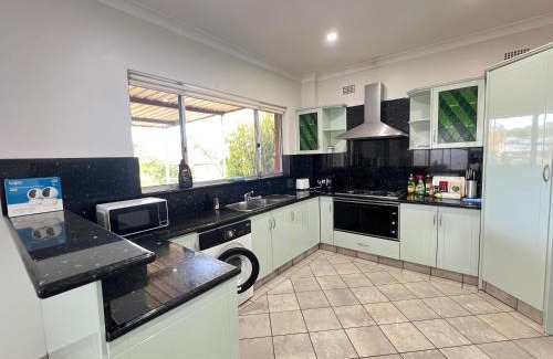 Hurlstone Park Casa | Queen Room in Hurlstone Park - CS1