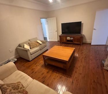 West Ryde Casa | Queen Room in West Ryde Home - E1