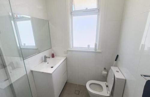 West Ryde Casa | Queen Room in West Ryde Home - E1