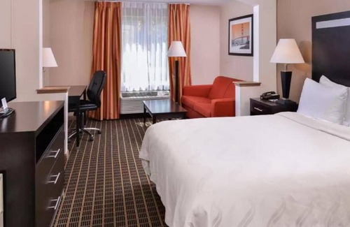 South San Francisco Casa | Queen Room at Hotel Nova SFO By FairBridge