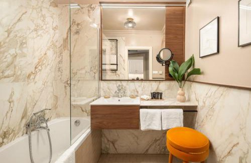 Erzsebetvaros Hotel | Queen's Court Hotel & Residence