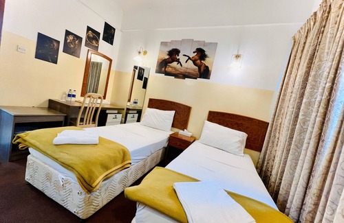 Al Sabkha Hotel | Queen's Hotel