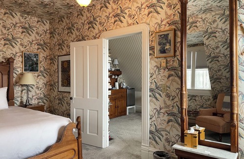 Bayfield Cama Y Desayuno | Queen's View B&B- Mona's South, Lake Views, Sauna, Pool, Garden, Bayfield, WI