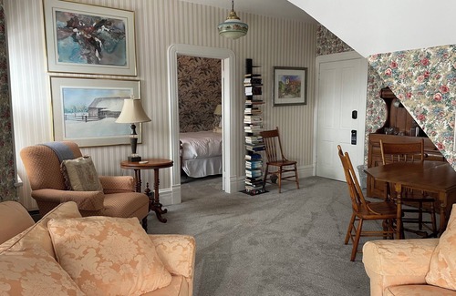 Bayfield Cama Y Desayuno | Queen's View B&B- Mona's South, Lake Views, Sauna, Pool, Garden, Bayfield, WI