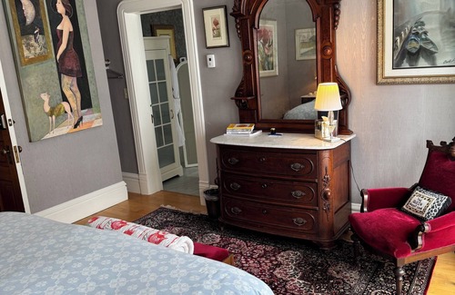 Bayfield Cama Y Desayuno | Queen's View B&B- Queen's Room, Sauna, Pool, Garden, Lake Views, Bayfield, WI
