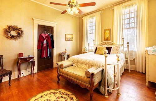 Gainesville Cama Y Desayuno | Queen Size Suite with a shared Hallway Bath