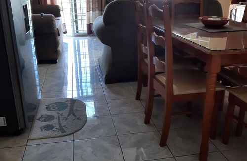 Ocho Rios Apartamento | El lugar de la reina. WiFi, Prkg gratis, piscina, vista, lavadora / secadora