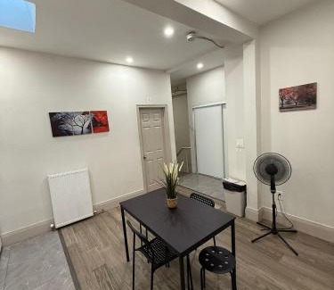 Financial District Casa | Queen Street AC SUITE-Free Wifi& Self Checkin