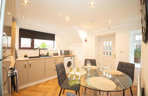 Peterhead Apartamento | Queen Street Stay - SJA Stays - Modern 2 Bed Apartment