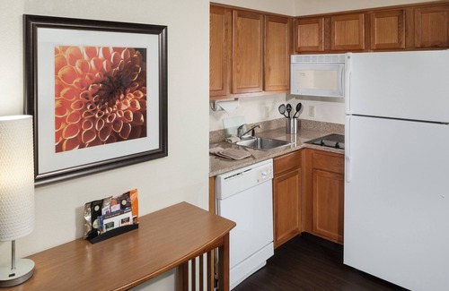 Tougaloo Apartamento | Queen Studio Near IBM. Free Breakfast. Pool. Gym.