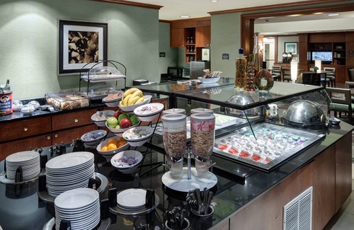 Tougaloo Apartamento | Queen Studio Near IBM. Free Breakfast. Pool. Gym.
