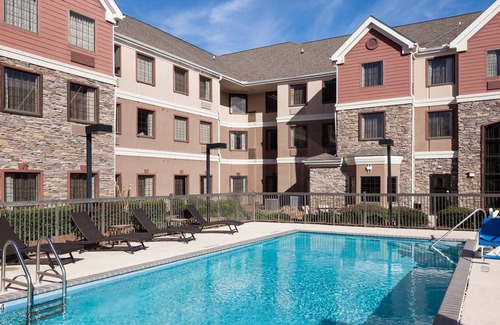 Tougaloo Apartamento | Queen Studio Near IBM. Free Breakfast. Pool. Gym.