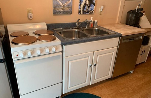 Boothbay Apartamento | Queen studio, private entrance & free parking